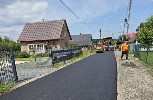 Asfalt, chodniki i nowe przystanki