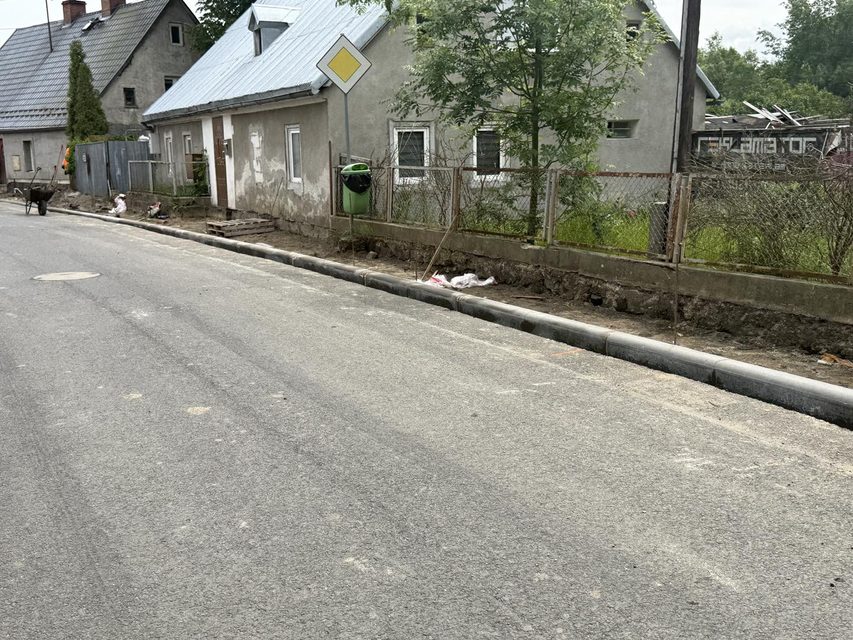 Przebudowa chodników w Cieplicach trwa