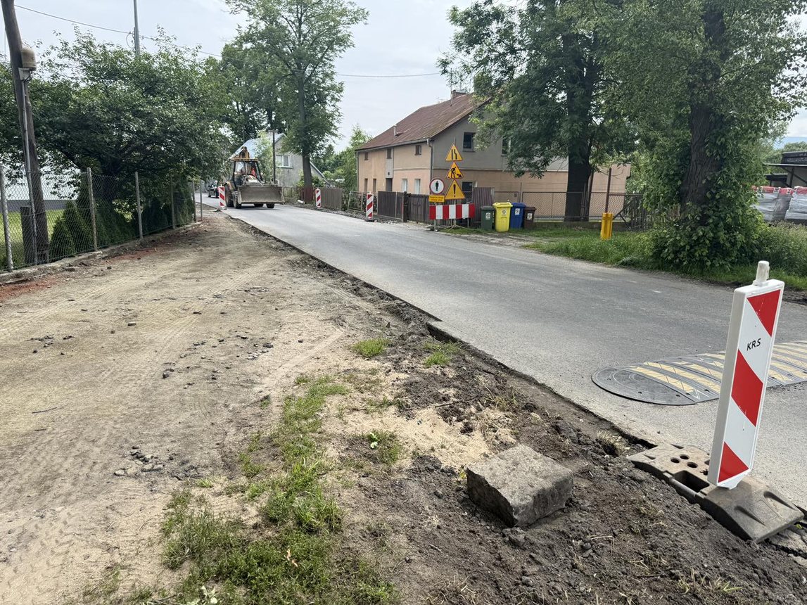 Przebudowa chodników w Cieplicach trwa