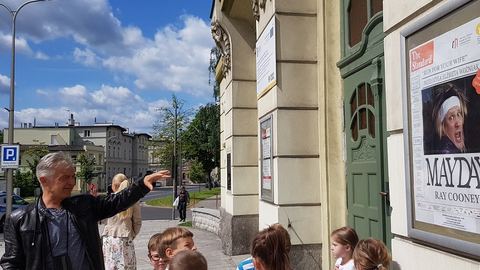 Poznali kulisy Teatru Norwida