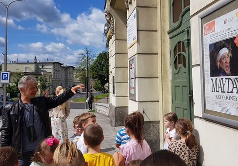 Poznali kulisy Teatru Norwida