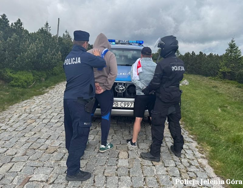 Ćwiczenia przy Domu Śląskim w Karkonoszach
