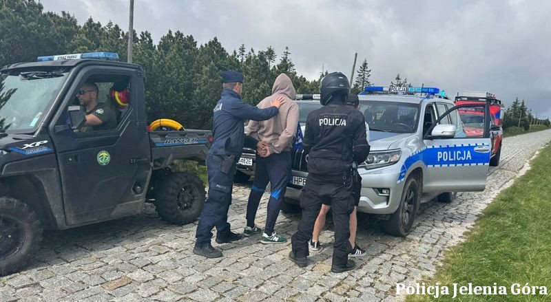 Ćwiczenia przy Domu Śląskim w Karkonoszach