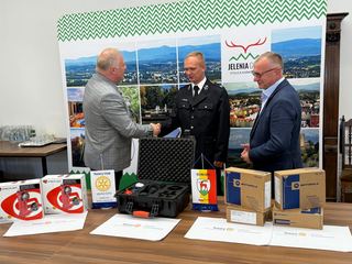 Rotary przekazuje sprzęt OSP Jelenia Góra