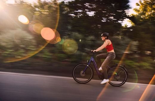Rower trekkingowy kontra crossowy – który rower lepiej sprawdzi się na dłuższe wycieczki i dojazdy do pracy?