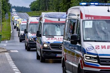 Parada karetek na finał mistrzostw ratowników