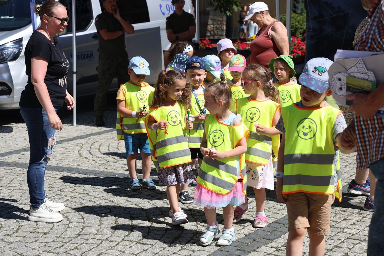 Zabawa i bezpieczny start lata