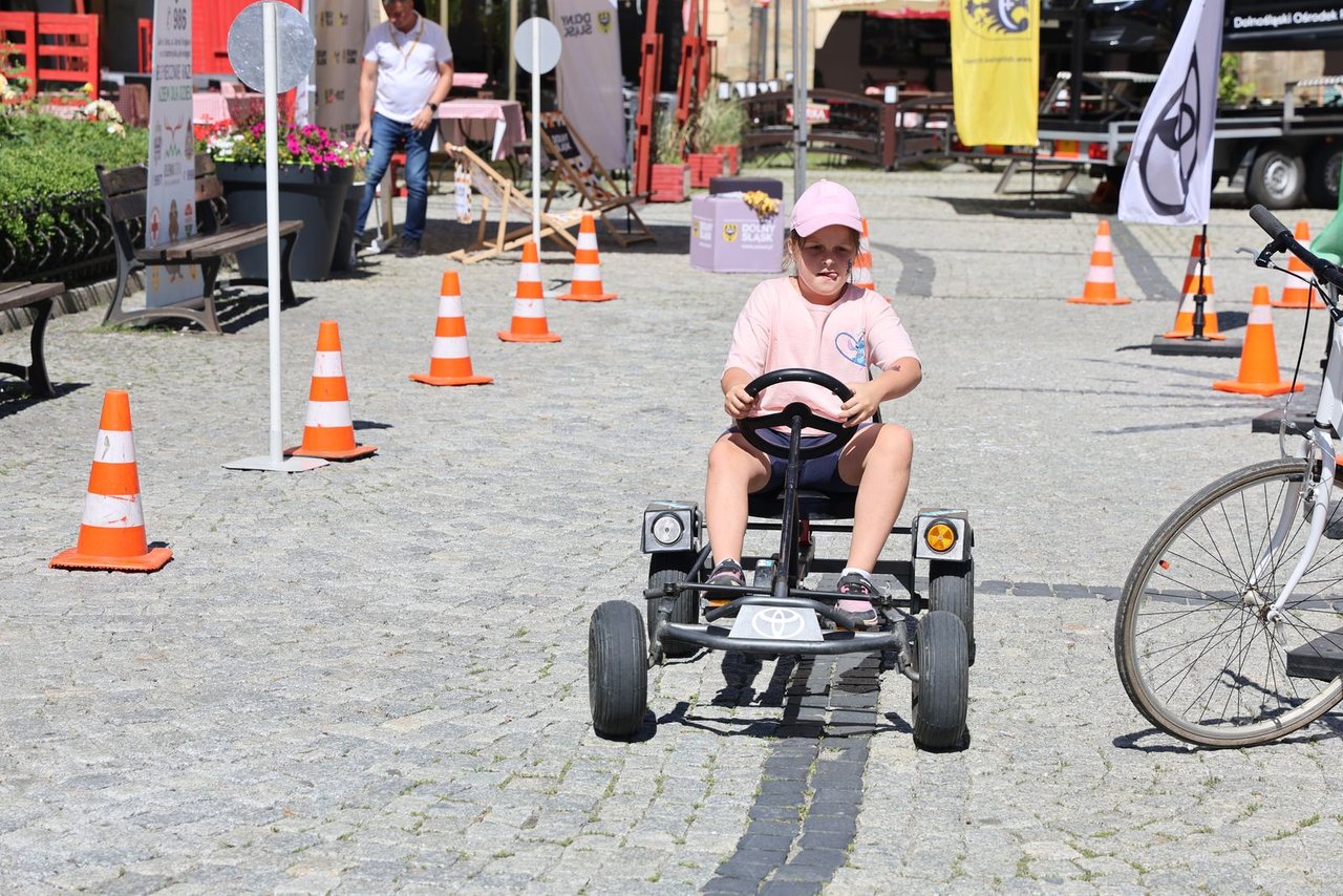 Zabawa i bezpieczny start lata