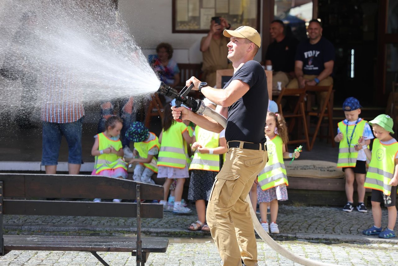 Zabawa i bezpieczny start lata