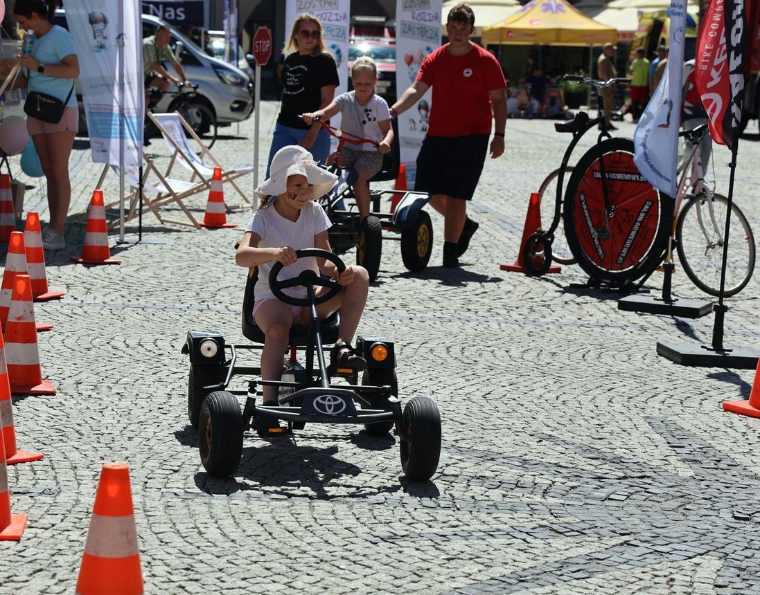 Zabawa i bezpieczny start lata