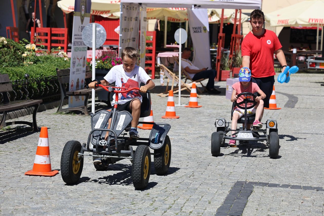 Zabawa i bezpieczny start lata