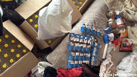 Jeleniogórscy policjanci zatrzymali mężczyznę w związku z posiadaniem wyrobów bez skarbowych znaków akcyzy