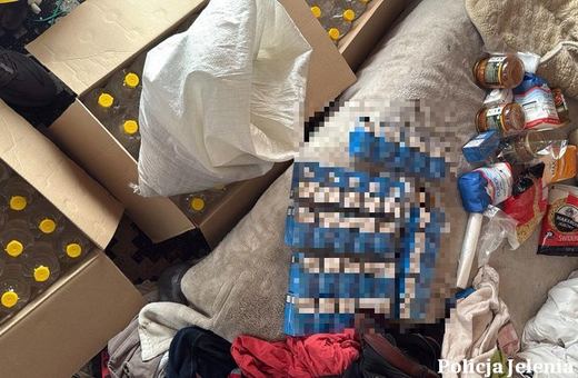 Jeleniogórscy policjanci zatrzymali mężczyznę w związku z posiadaniem wyrobów bez skarbowych znaków akcyzy