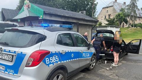 Poszukiwany z dożywotnim zakazem, po alkoholu wpadł podczas kontroli drogowej