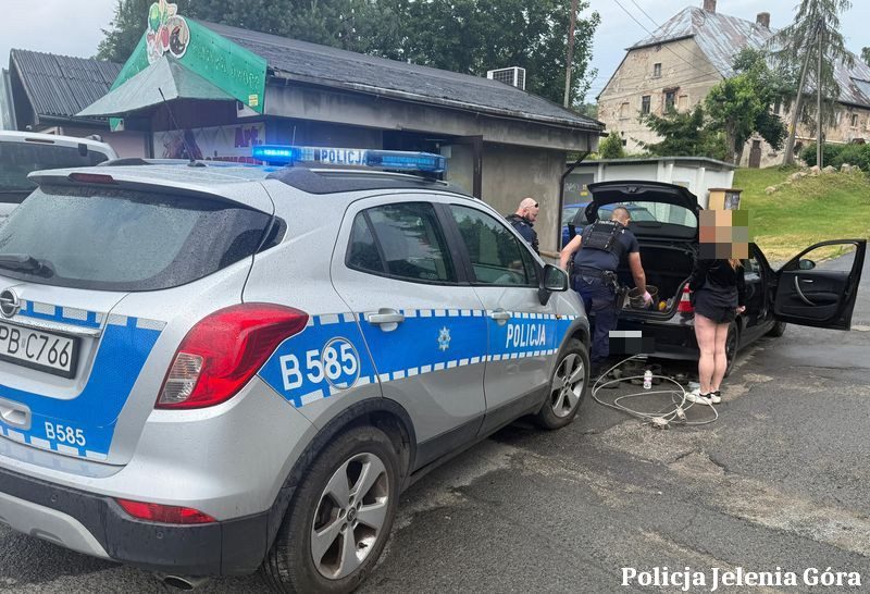 Poszukiwany z dożywotnim zakazem, po alkoholu wpadł podczas kontroli drogowej