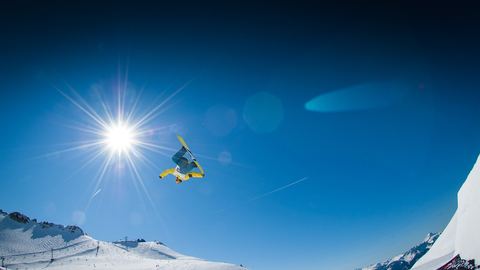 Obiektywy do fotografii sportowej – jak wybrać odpowiedni model?