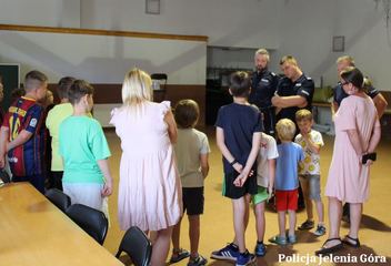 Bezpieczne wakacje z policją – edukacja, zabawa i prewencja