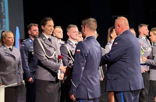 Awanse i nagrody na święto policjantów