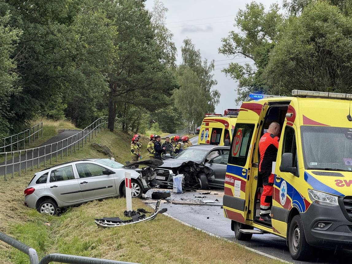 Poważne zderzenie trzech aut na Sudeckiej