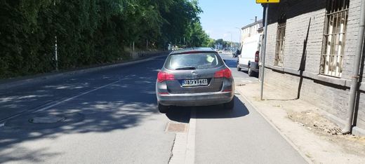 Plaga złego parkowania przy dworcu