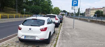 Plaga złego parkowania przy dworcu