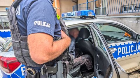 Włączył piłę na policjantów!