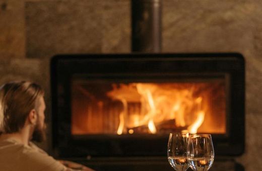 Jak akumulacja ciepła w technologii Thermoblock zwiększa efektywność wkładów kominkowych powietrznych