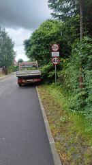 Trawniki skoszone, znaki odsłonięte