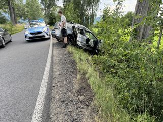 Seatem w drzewo a później do rowu
