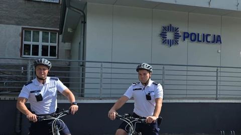 Policjanci na rowerach dbają o bezpieczeństwo mieszkańców Jeleniej Góry