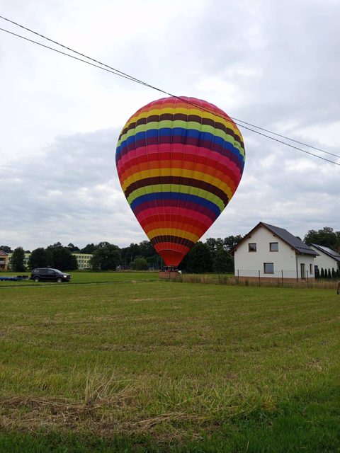 Planowe lądowanie balonu w Łomnicy