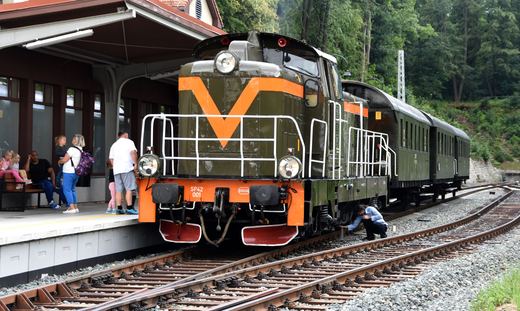Retro pociąg do Karpacza – podróż w czasie i piękne widoki