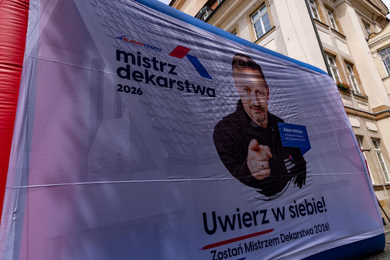 Plac Ratuszowy pełen dekarzy
