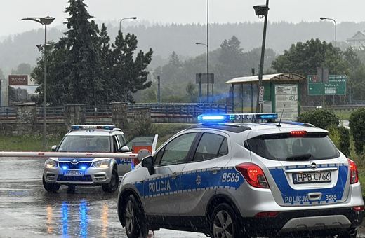 Po co szli z łopatą i siekierą?