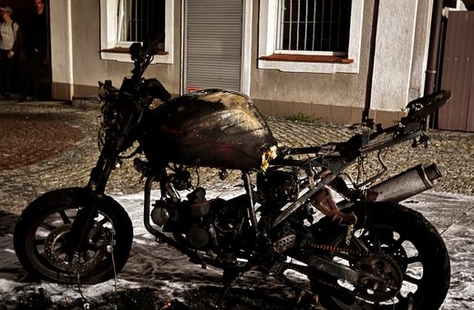 Spalił się samochód i motocykl