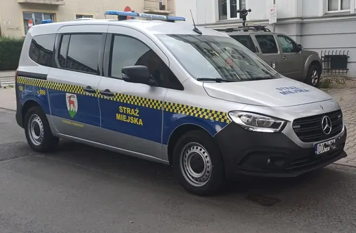 Straż Miejska z nowym radiowozem