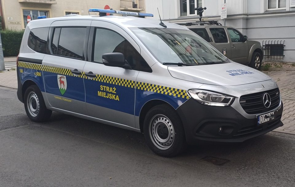 Straż Miejska z nowym radiowozem