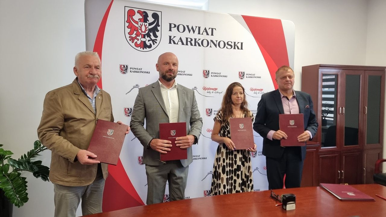 Podpisane umowy na remonty dróg powiatowych po powodzi