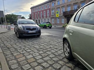 Stłuczka przy wyjeździe z marketu