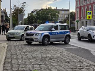 Stłuczka przy wyjeździe z marketu