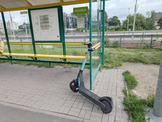 Straż Miejska usuwa porzucone hulajnogi