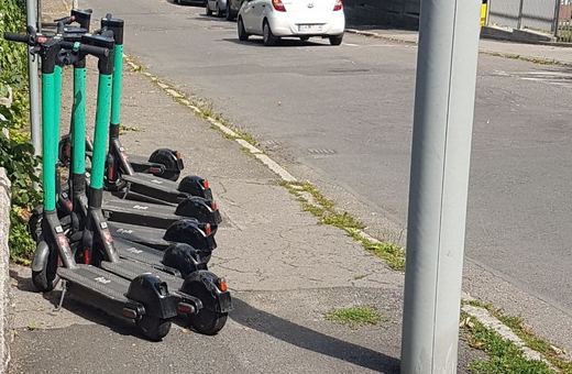 Straż Miejska usuwa porzucone hulajnogi