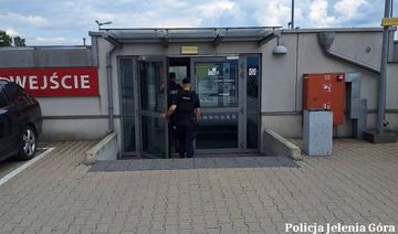 Działania prewencyjne policji na terenie galerii handlowej w Jeleniej Górze