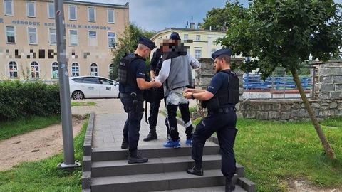 Działania prewencyjne policji na terenie galerii handlowej w Jeleniej Górze