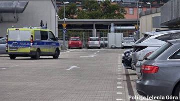 Działania prewencyjne policji na terenie galerii handlowej w Jeleniej Górze