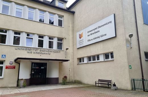 Uczelnia ekonomiczna nie jest zagrożona