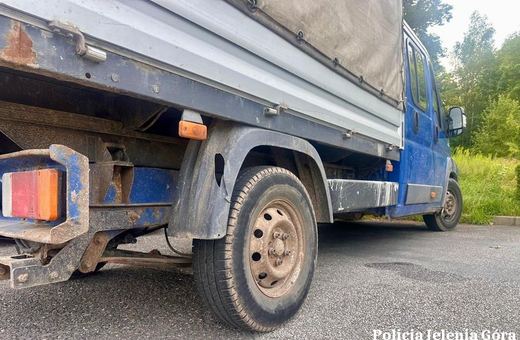 Zatrzymany kierowca z zakazem prowadzenia pojazdów. Citroen z licznymi usterkami oraz przekroczona prędkość w terenie zabudowanym