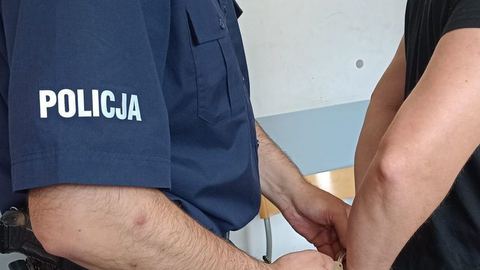 Stosował przemoc, w tym również ekonomiczną wobec najbliższych –teraz ma zakaz zbliżania się do nich i musiał się wyprowadzić