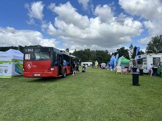 Piknik spółek miejskich na Błoniach