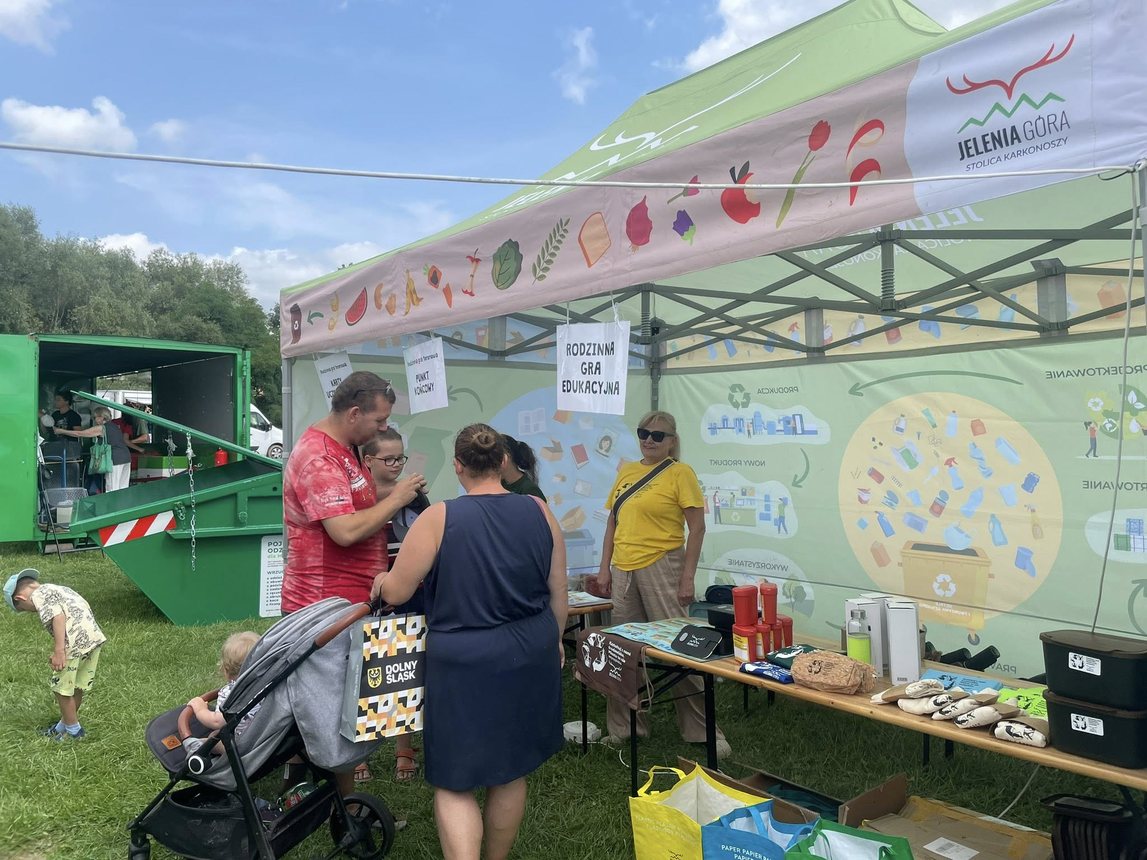 Piknik spółek miejskich na Błoniach